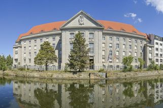 Ruské hybridní operace jsou předehrou války, uvádí německý armádní dokument - Novinky